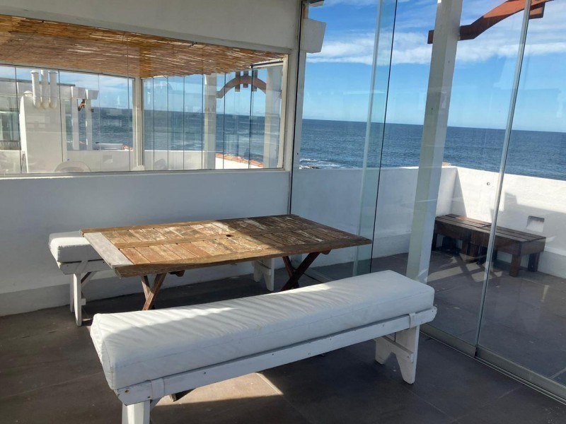 Excelente Penthouse reciclado primera linea frente al mar en Montoya